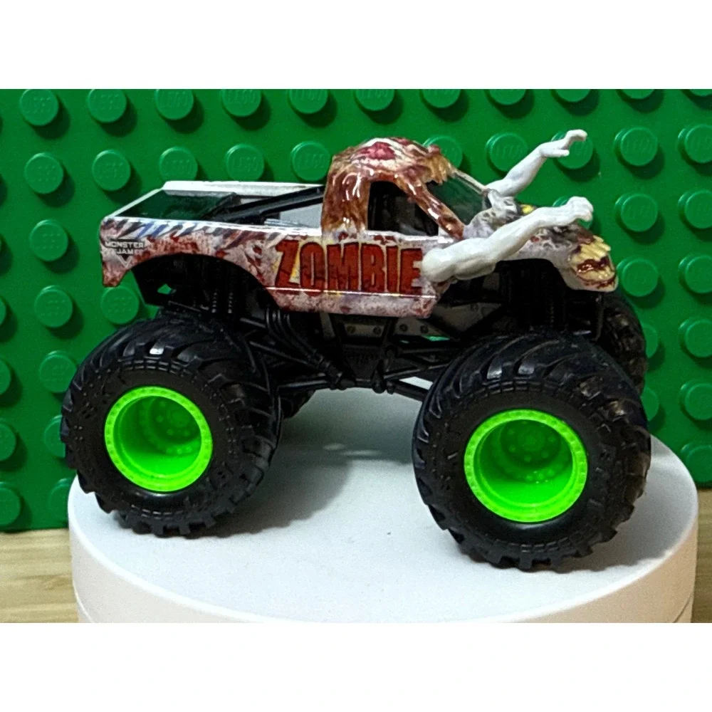 Monster Jam Zombie Monster Truck Diecast 1:64 Scale 2021 FMS White Green Rims